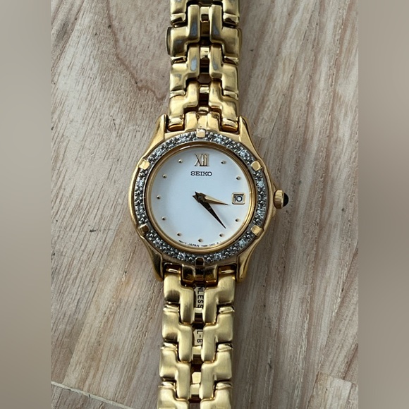 Seiko Diamond Ladies Watch Vintage Gold-Tone Bracelet White Dial Date Window - Picture 4 of 12